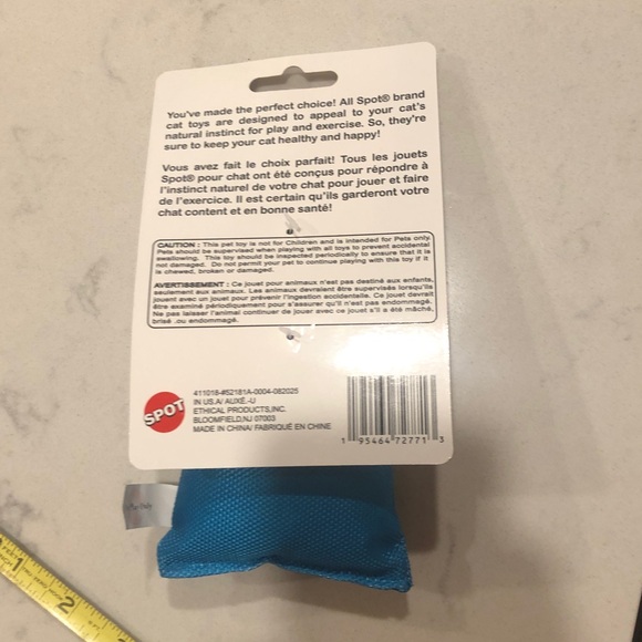 Cape Cat Kitty Chips Catnip Toy - Blue and White - Picture 4 of 5